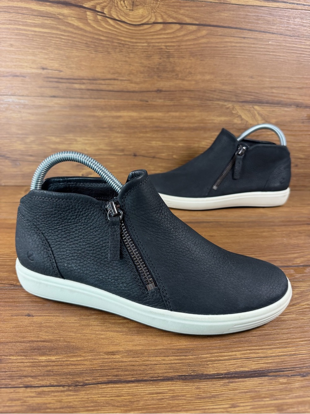 ECCO SOFT 7 ZIP Black Leather Orthotic Sneakers Women’s Size 7 (38)